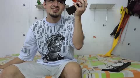 julian_whitee654 online show from 01-10-25, 02:34