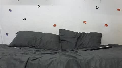 julian_whitee654 online show from 01-15-25, 04:54