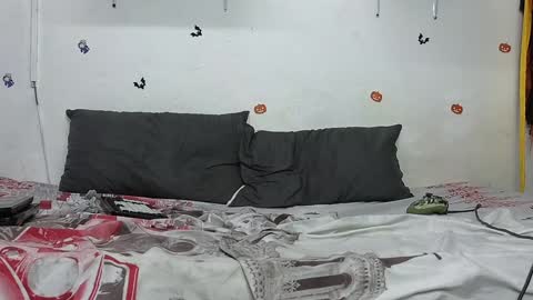 julian_whitee654 online show from 01-23-25, 05:52