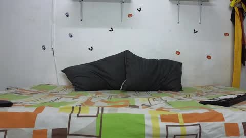 julian_whitee654 online show from 01-24-25, 12:20