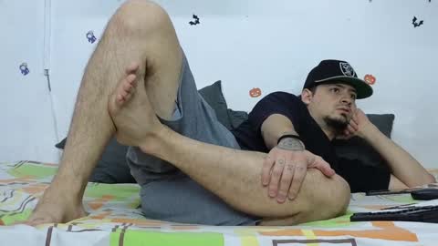 julian_whitee654 online show from 01-24-25, 03:24