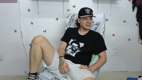 julian_whitee654 online show from 02-02-25, 08:35