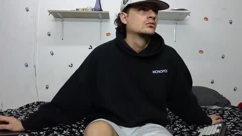 julian_whitee654 online show from 02-13-25, 03:24