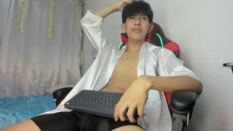 Snapshot of julian_xp chatting on 04-22-26, 07:15 Julian online show from 04-22-26, 07:15