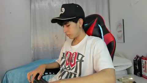 Snapshot of julian_xp chatting on 04-29-26, 07:09 Julian online show from 04-29-26, 07:09