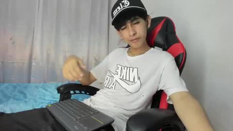 Snapshot of julian_xp chatting on 05-04-26, 07:21 Julian online show from 05-04-26, 07:21