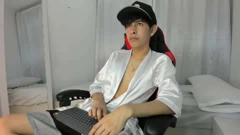 Snapshot of julian_xp chatting on 05-08-26, 07:19 Julian online show from 05-08-26, 07:19