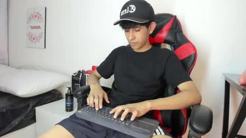 Snapshot of julian_xp chatting on 05-11-26, 06:38 Julian online show from 05-11-26, 06:38
