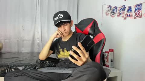 Snapshot of julian_xp chatting on 05-15-26, 08:05 Julian online show from 05-15-26, 08:05