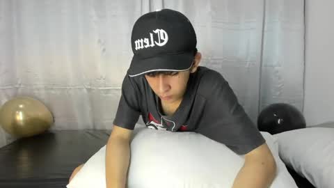 Snapshot of julian_xp chatting on 05-16-26, 06:50 Julian online show from 05-16-26, 06:50