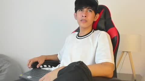 Snapshot of julian_xp chatting on 05-20-26, 06:58 Julian online show from 05-20-26, 06:58