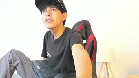 Snapshot of julian_xp chatting on 05-25-26, 07:09 Julian online show from 05-25-26, 07:09