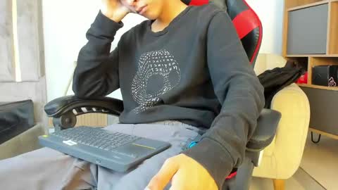 Snapshot of julian_xp chatting on 05-27-26, 07:11 Julian online show from 05-27-26, 07:11