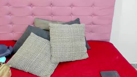 juliana12_ls online show from 11-04-25, 01:10