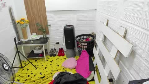 Snapshot of juliana_052318 chatting on 12-02-24, 08:00 juliana online show from 12-02-24, 08:00