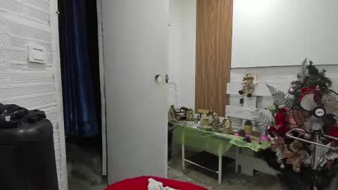 Snapshot of juliana_052318 chatting on 12-11-24, 10:36 juliana online show from 12-11-24, 10:36