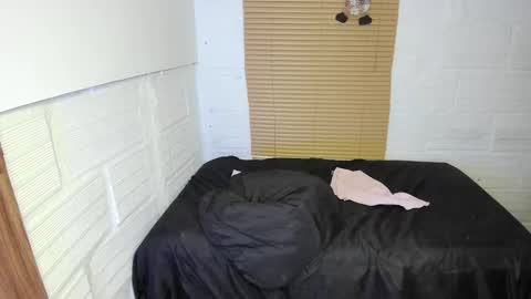 Snapshot of juliana_052318 chatting on 01-02-25, 06:29 juliana online show from 01-02-25, 06:29