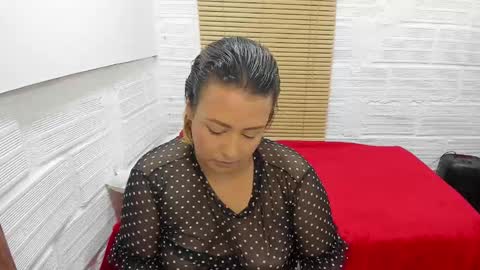 Snapshot of juliana_052318 chatting on 01-23-25, 02:02 juliana online show from 01-23-25, 02:02