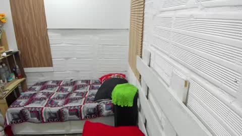 Snapshot of juliana_052318 chatting on 02-10-25, 10:09 juliana online show from 02-10-25, 10:09