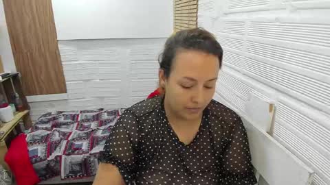 Snapshot of juliana_052318 chatting on 02-15-25, 11:03 juliana online show from 02-15-25, 11:03