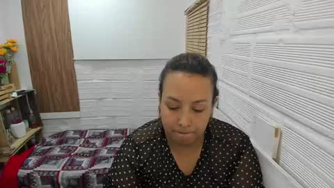 Snapshot of juliana_052318 chatting on 02-16-25, 02:09 juliana online show from 02-16-25, 02:09