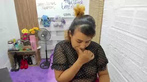 Snapshot of juliana_052318 chatting on 03-06-25, 05:24 juliana online show from 03-06-25, 05:24