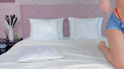 Snapshot of juliana_browns chatting on 12-14-24, 02:45 Juliana online show from 12-14-24, 02:45