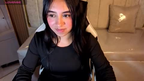 Snapshot of juliana_tx chatting on 11-07-25, 03:06 Online 2200 to 600 online show from 11-07-25, 03:06