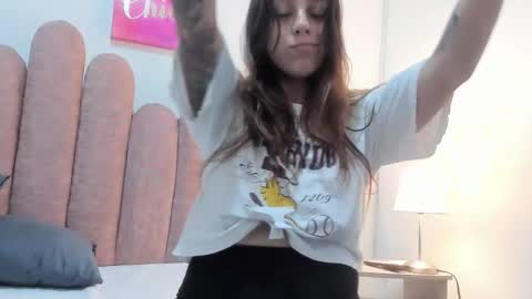 Snapshot of julianacarter chatting on 10-05-25, 01:20 JulianaCarter online show from 10-05-25, 01:20