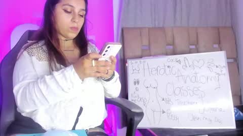 Snapshot of julianacarter chatting on 10-06-25, 10:07 JulianaCarter online show from 10-06-25, 10:07