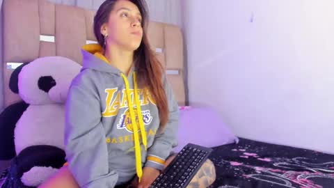 Snapshot of julianacarter chatting on 10-12-25, 02:05 JulianaCarter online show from 10-12-25, 02:05