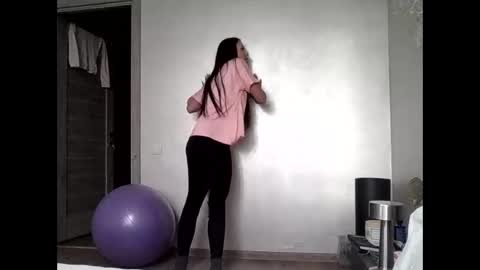 Snapshot of julianagold1 chatting on 04-19-26, 04:17 julianagold1 online show from 04-19-26, 04:17