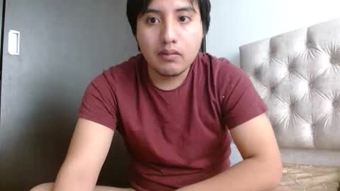 Snapshot of julianalvarez95 chatting on 05-17-26, 09:00 Julian online show from 05-17-26, 09:00