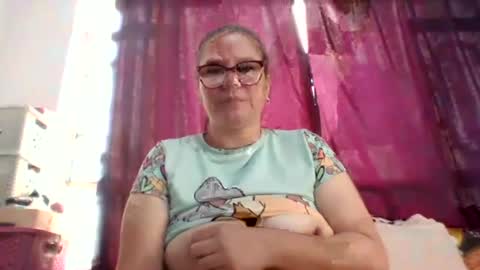 Snapshot of julianaputa chatting on 06-19-26, 01:59 julianaputa online show from 06-19-26, 01:59