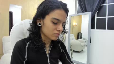 Snapshot of julianne_7 chatting on 12-22-25, 12:35 julianne_7 online show from 12-22-25, 12:35