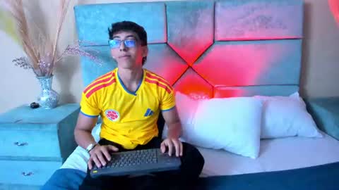 Snapshot of julianrouss chatting on 06-17-26, 08:10 Julian online show from 06-17-26, 08:10