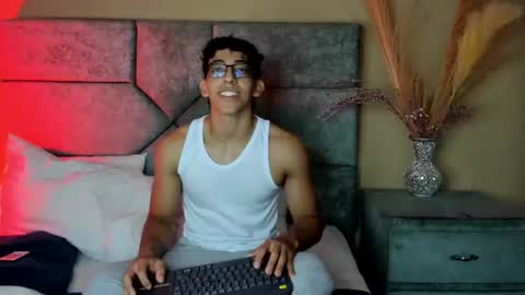 Snapshot of julianrouss chatting on 06-19-26, 08:34 Julian online show from 06-19-26, 08:34