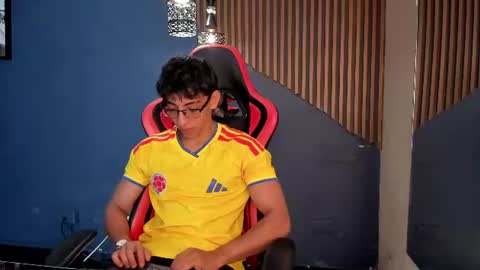 Snapshot of julianrouss chatting on 06-27-26, 08:25 Julian online show from 06-27-26, 08:25