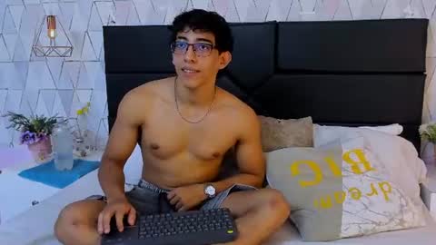Snapshot of julianrouss chatting on 07-08-26, 08:46 Julian online show from 07-08-26, 08:46