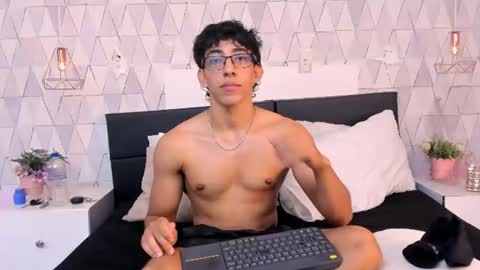 Snapshot of julianrouss chatting on 07-14-26, 02:05 Julian online show from 07-14-26, 02:05