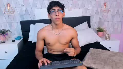 Snapshot of julianrouss chatting on 07-14-26, 08:36 Julian online show from 07-14-26, 08:36