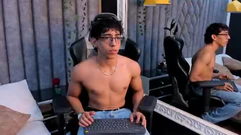 Snapshot of julianrouss chatting on 07-17-26, 12:17 Julian online show from 07-17-26, 12:17