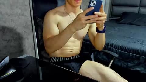 Snapshot of juliansexxx16 chatting on 10-16-25, 10:55 Julian online show from 10-16-25, 10:55