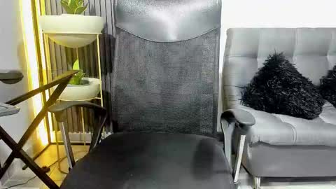 Julian online show from 12-04-25, 11:24