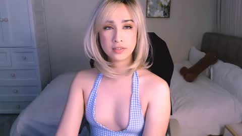 juliarichards online show from 12-04-25, 01:15