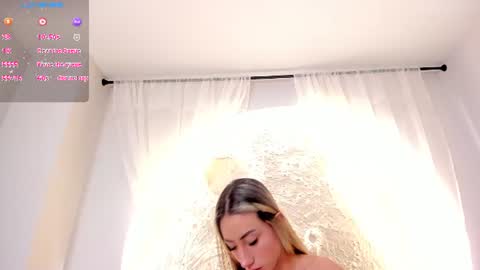 Snapshot of juliasprouse chatting on 06-11-26, 12:47 Julia Sprouse online show from 06-11-26, 12:47