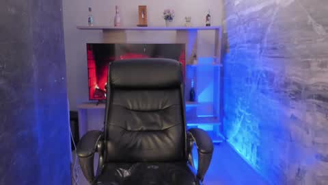 Snapshot of juliasprouse_ chatting on 12-18-24, 05:52 Julias online show from 12-18-24, 05:52