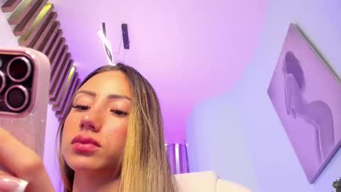 Snapshot of juliasprouse_ chatting on 01-24-25, 08:13 Julias online show from 01-24-25, 08:13