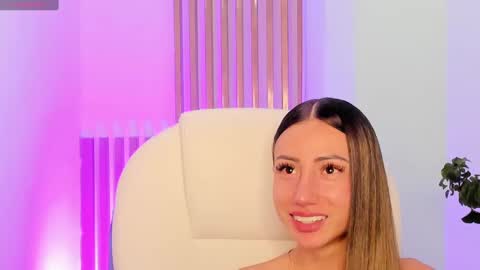 Snapshot of juliasprouse_ chatting on 01-25-25, 07:49 Julias online show from 01-25-25, 07:49