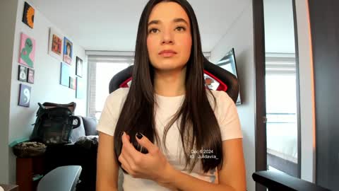 Snapshot of julidavila chatting on 12-06-24, 09:57 Jeimy Help me to reach 100 thumbs up online show from 12-06-24, 09:57